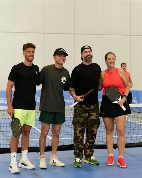 Giá vợt Pickleball Adidas trên thị trường