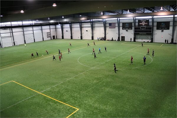 Sân futsal trong nhà – đặc điểm và chọn giày phù hợp