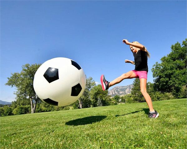 Khả năng giữ hơi và độ nảy ổn định – Yếu tố quan trọng khi chọn quả bóng đá