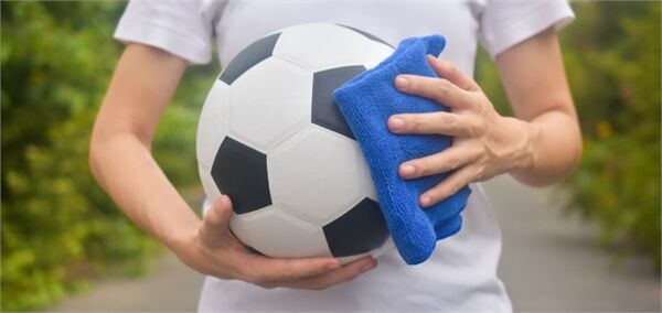 Làm sạch bóng sau mỗi trận đấu