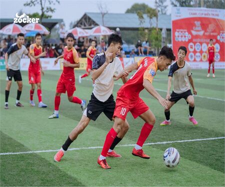 Bóng Đá Phủi Là Gì? Top 5+ Quả Bóng Đá Phủi Tốt Nhất 2025 Cho Sân Cỏ Nhân Tạo