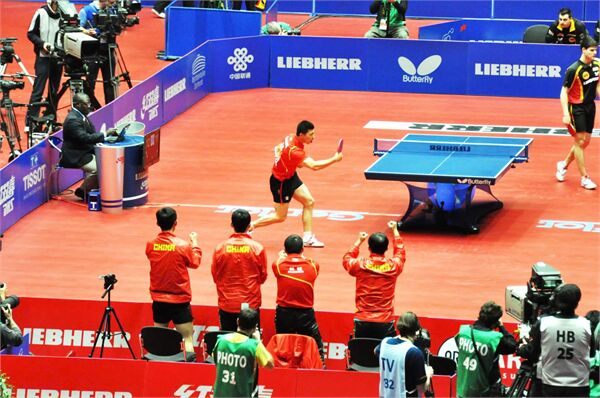 Bàn bóng bàn cho thi đấu chuyên nghiệp