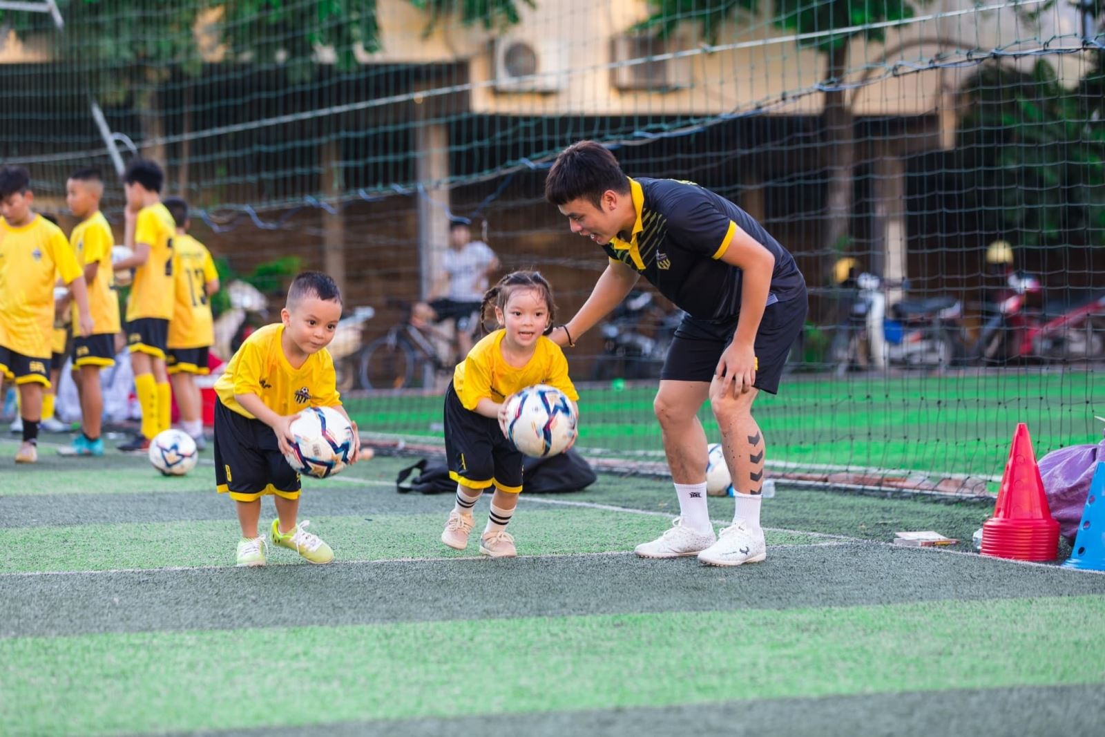 1. Tầm quan trọng của việc chọn bóng đá chính hãng