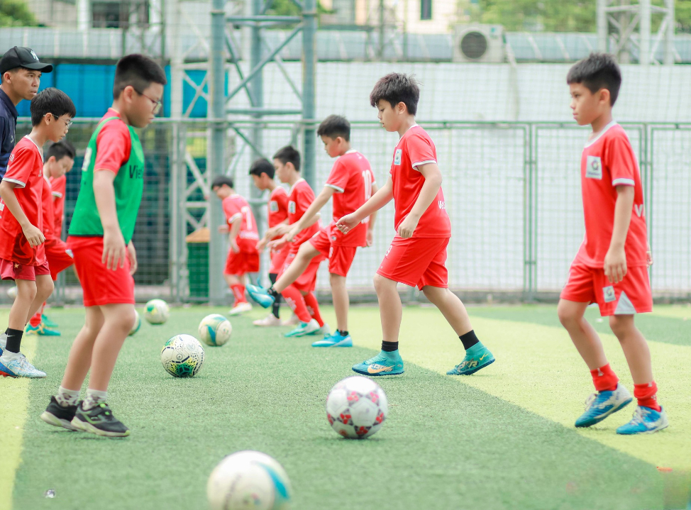 1. Giới thiệu tổng quan về giày bóng đá trẻ em
