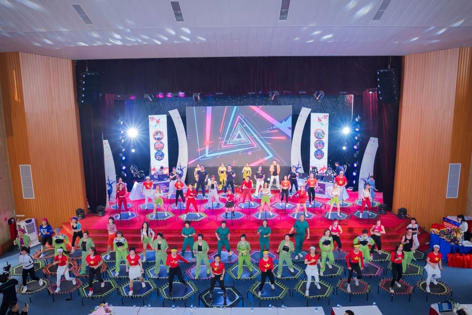 Jumping Dance – xu hướng vận động hiện đại của giới trẻ