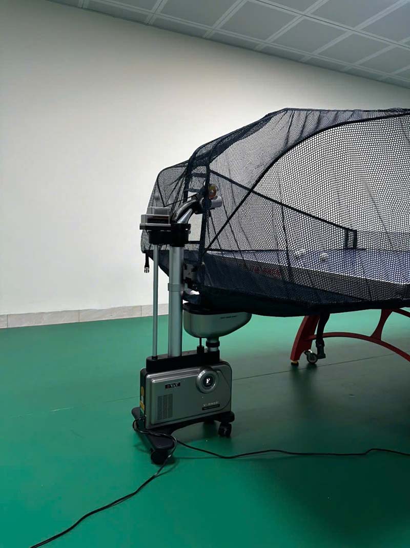 Máy bắn bóng bàn Y&T 989F thiết kế chắc chắn, thông minh