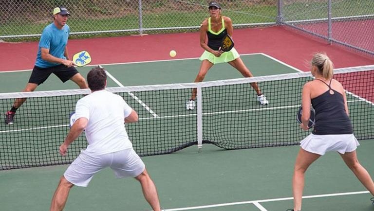 Thi đấu đôi (Doubles) Pickleball