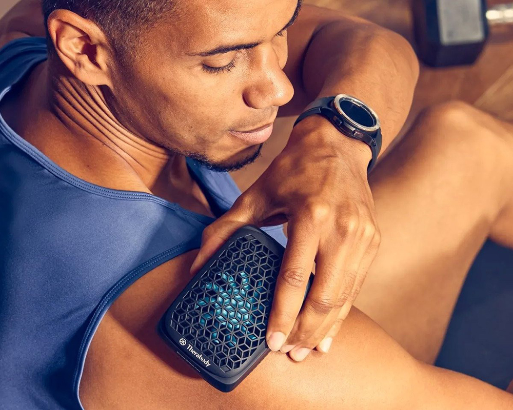 máy massage Therabody RecoveryTherm Cube 4