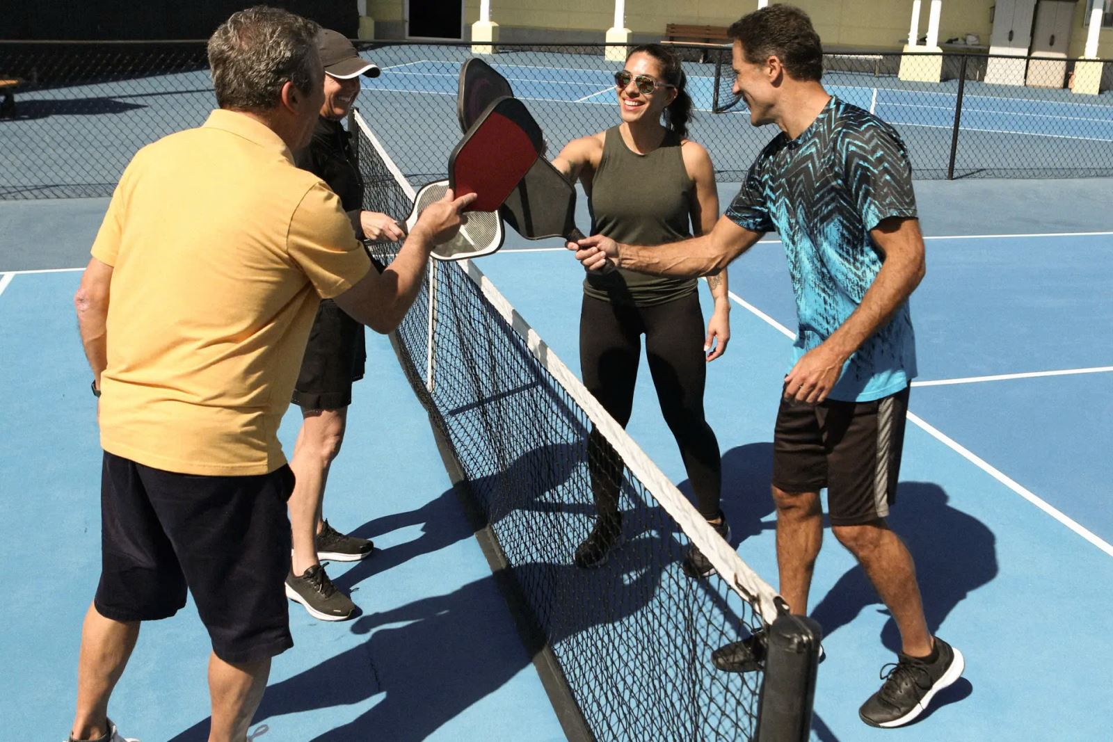 Pickleball là gì? Vì sao bộ môn này trở thành hiện tượng thể thao toàn cầu?