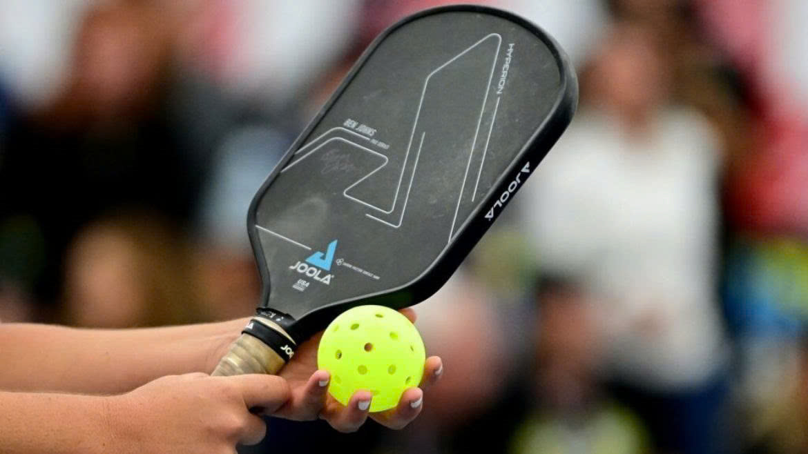 Lựa chọn bóng Pickleball cho người chơi thi đấu