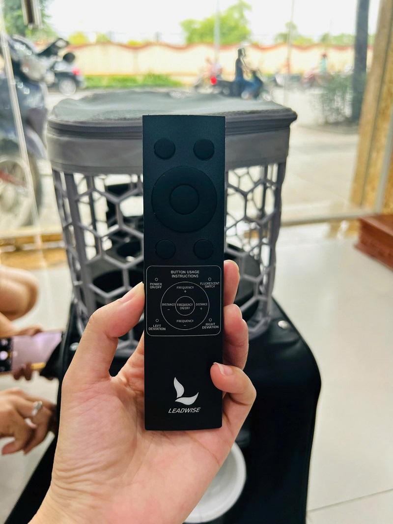 điểu khiển Máy bắn bóng pickleball LEADWISE LWAPL25B