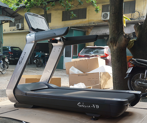 máy chạy bộ phòng gym Sakura V9