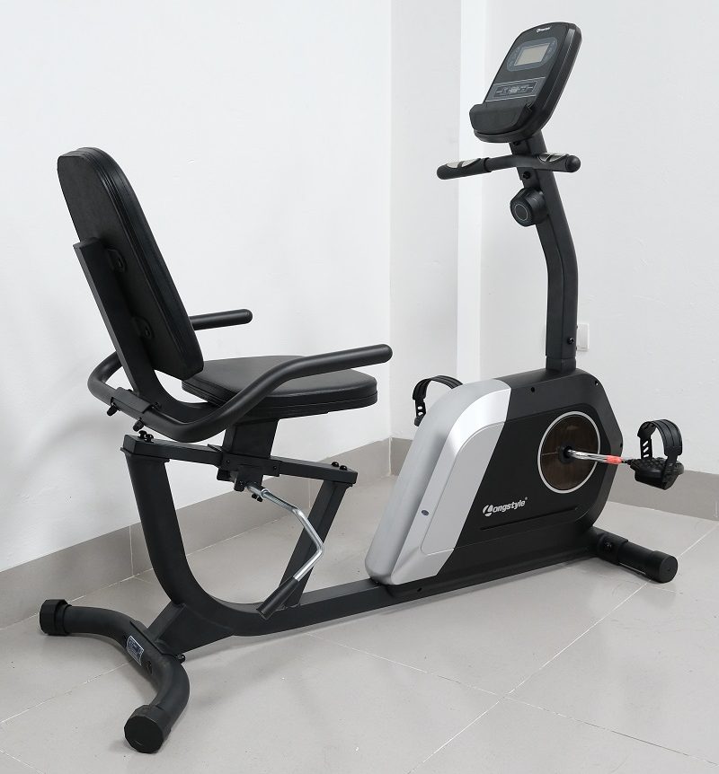 Xe đạp tập tích hợp bảng điều khiển theo dõi kết quả luyện tập