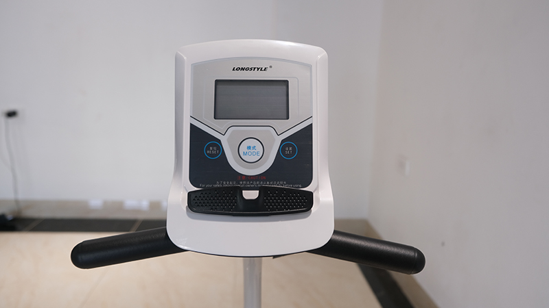 Xe đạp tích hợp màn hình hiển thị có chức năng thống kê các thông số 