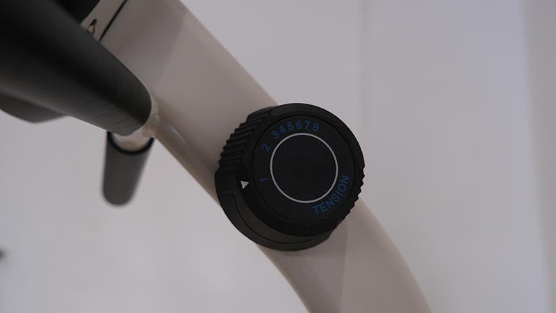 Xe đạp có 8 nút điều chỉnh mức độ kháng lực khác nhau