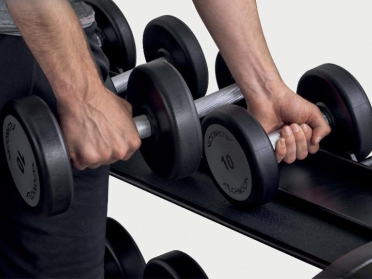 TAY CẦM CHẮC CHẮN, AN TOÀN KHI TẬP