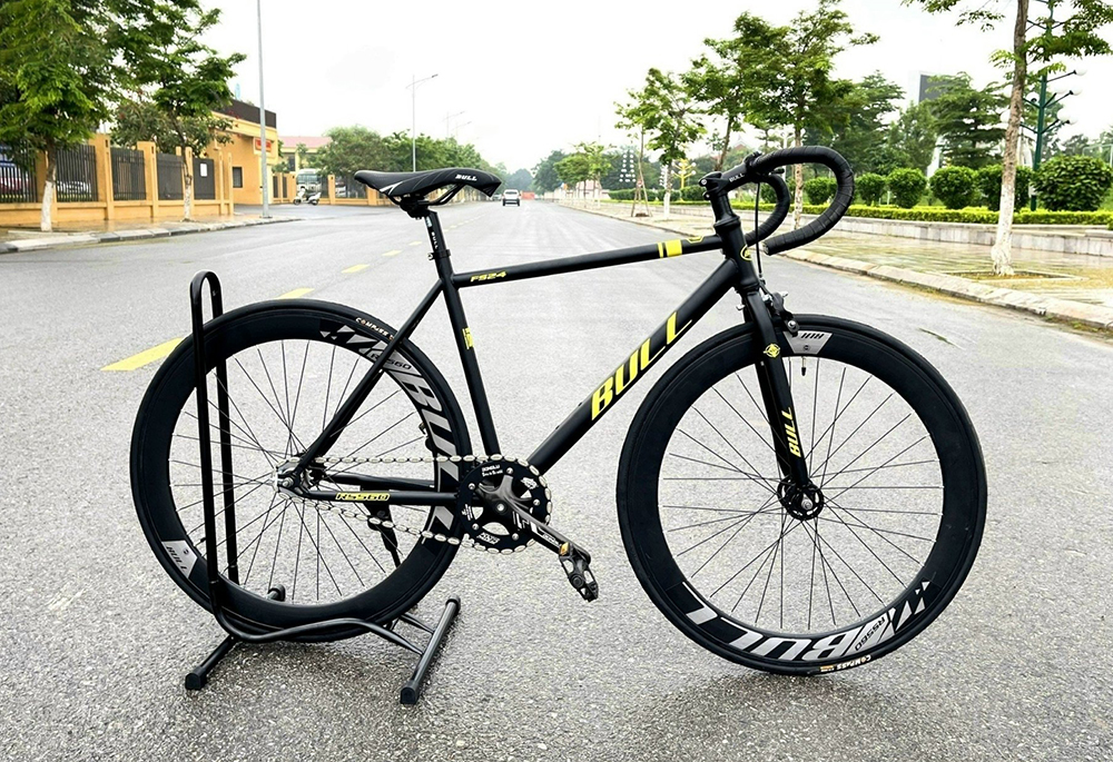 xe đạp Fixed Gear BULL FS24 đen vàng