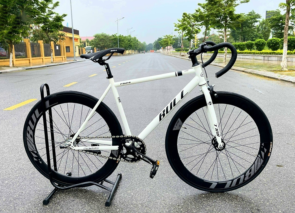 xe đạp Fixed Gear BULL FS24 trắng