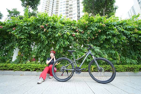xe đạp địa hình thể thao California Modeltime Durian 2023 màu đen