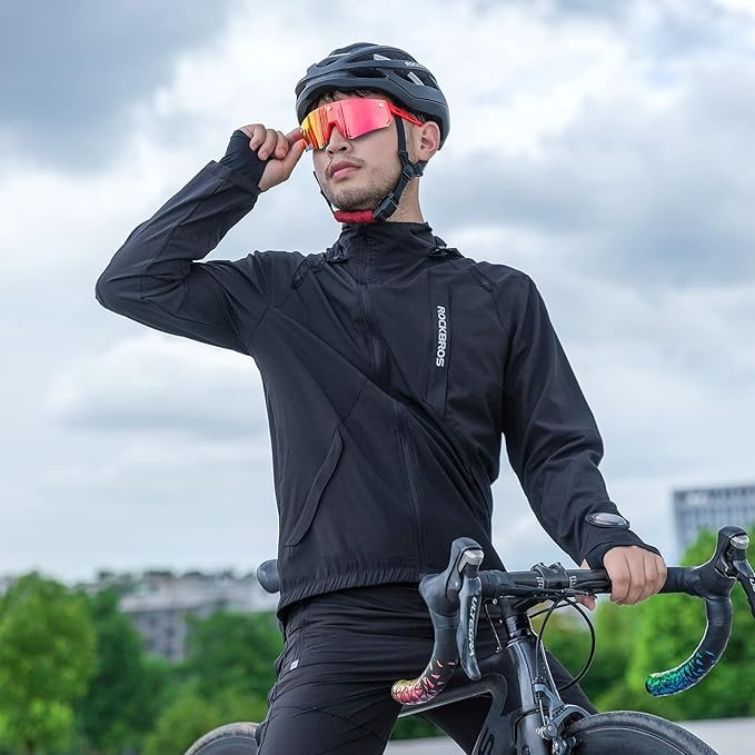 Áo khoác gió và áo mưa (Windbreakers and Rain Jackets)