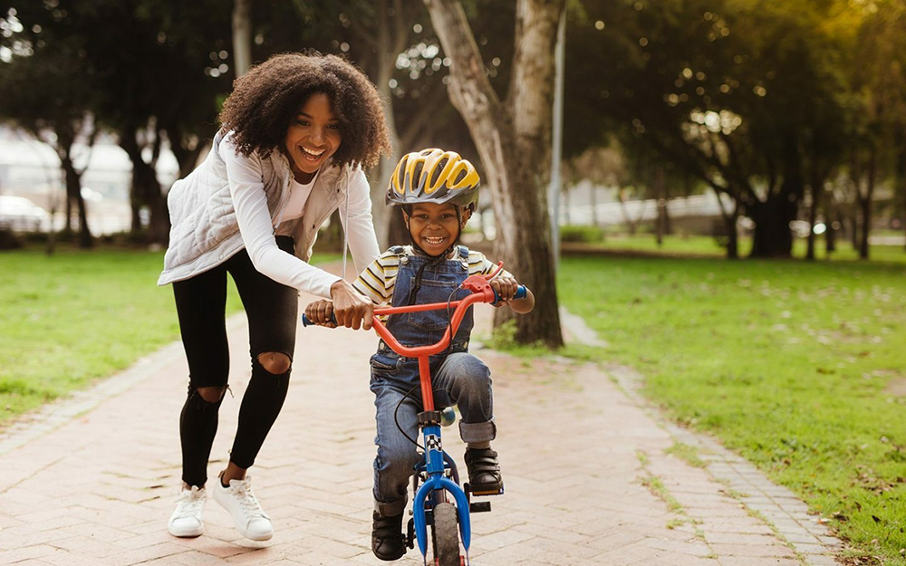 đạp xe giúp gắn kết cha mẹ với trẻ em