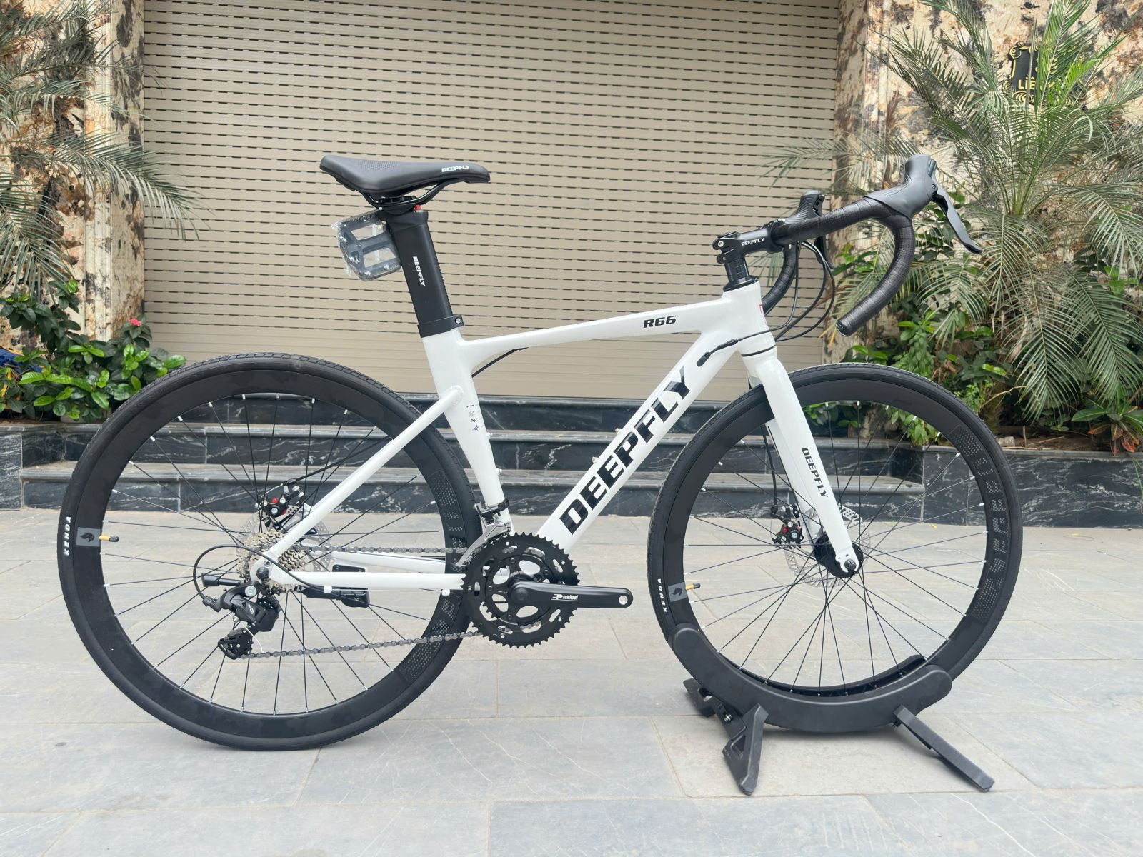 Khung nhôm khí động học nhẹ và đẹp