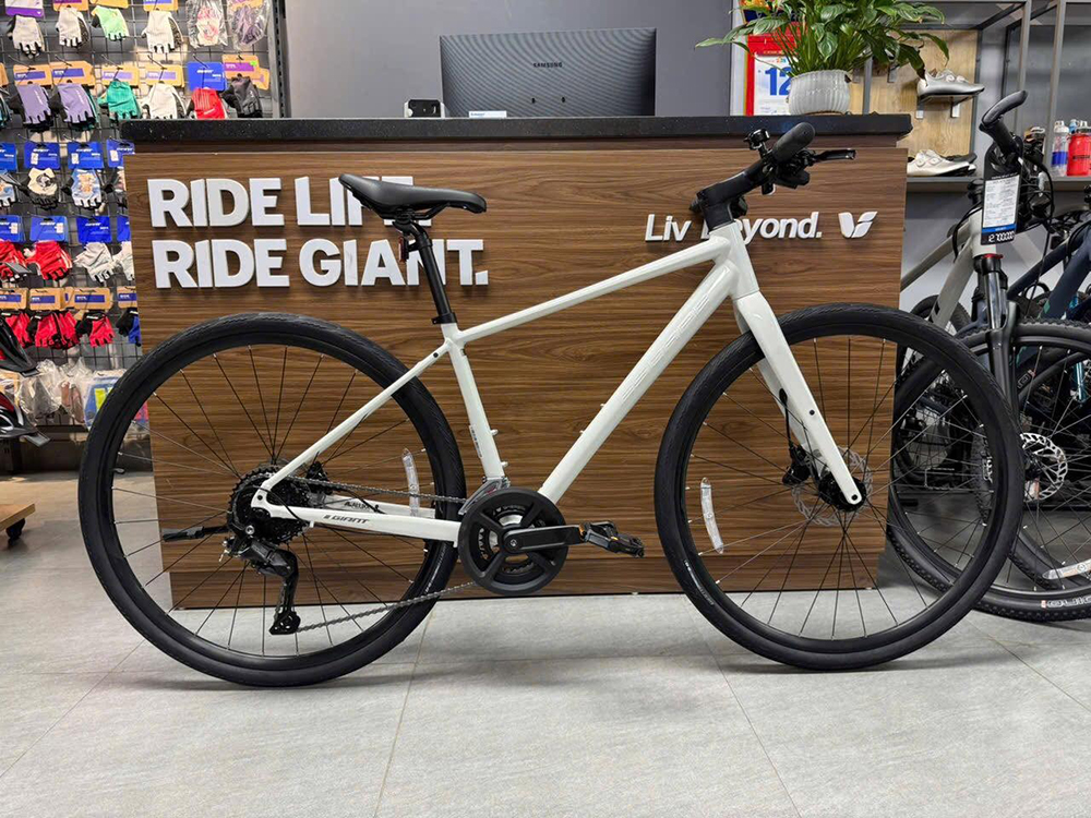 xe đạp touring Giant ESCAPE 1 PLUS 2026 1