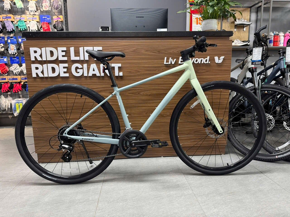 xe đạp touring Giant ESCAPE 2 PLUS 2026 1
