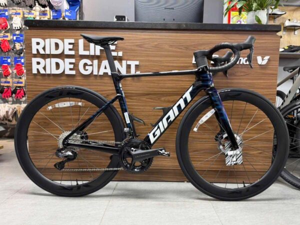 GIANT 2027 PROPEL ADV PRO
