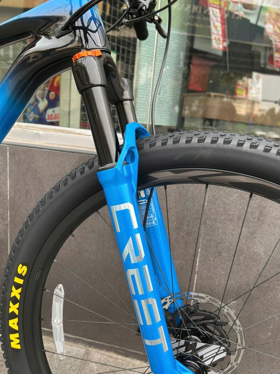 Xe sử dụng phuộc giảm chấn thủy lực GIANT CREST XC PRO 