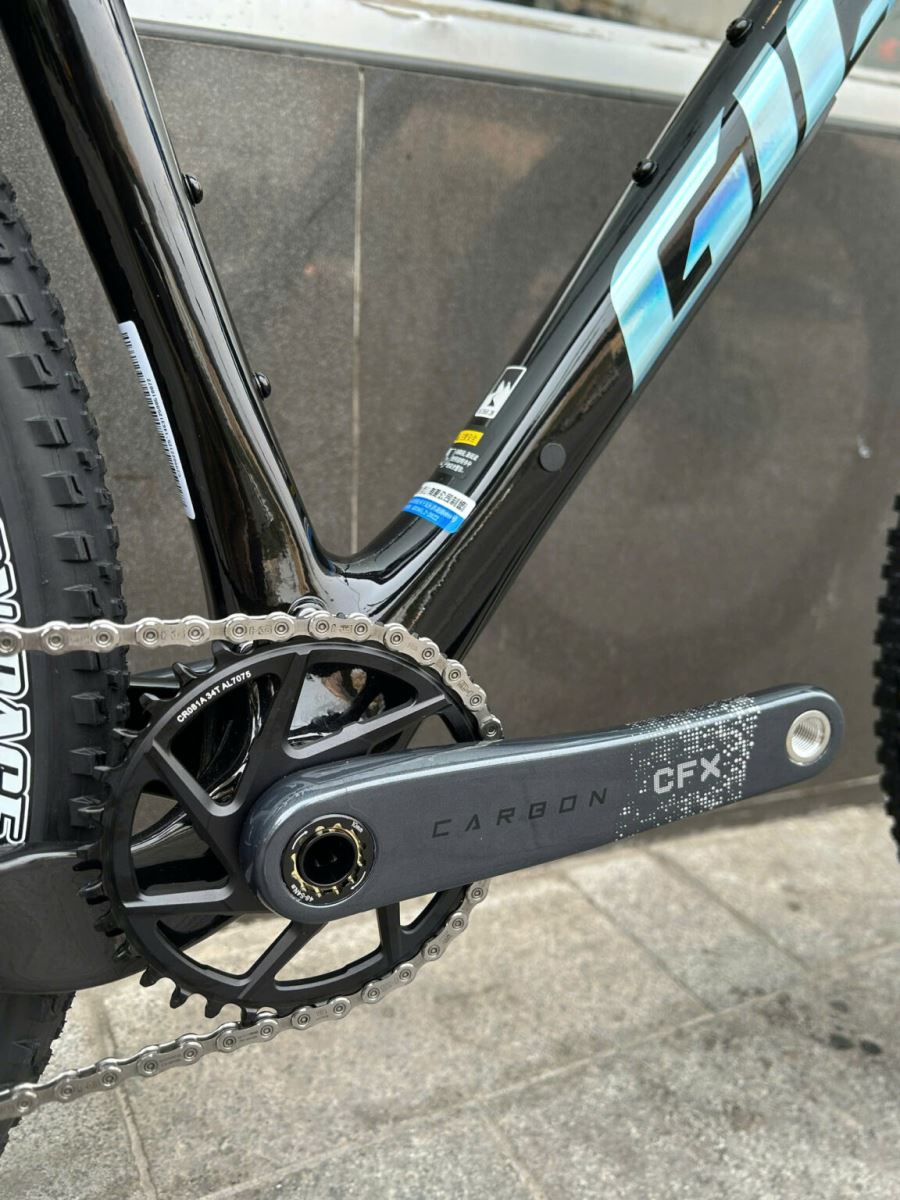 Hệ thống đùi đĩa carbon CFX cao cấp