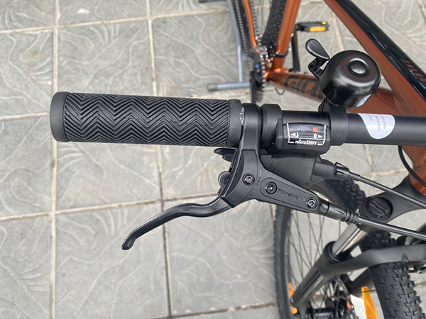 tay phanh xe đạp địa hình thể thao Giant Talon 3 2022