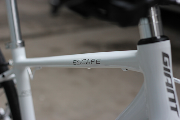 xe đạp touring Giant Escape R3 MS 2022