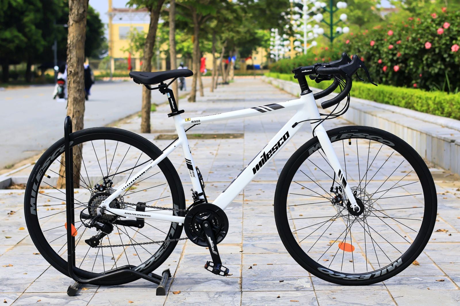 Thiết kế ghi đông cong thể thao đậm chất road bike