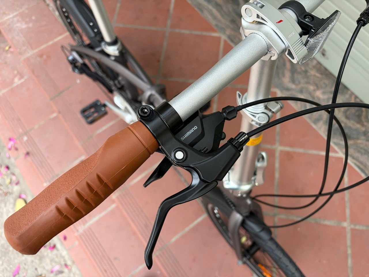 Tay đề – sang số nhẹ, dễ dùng cho người mới