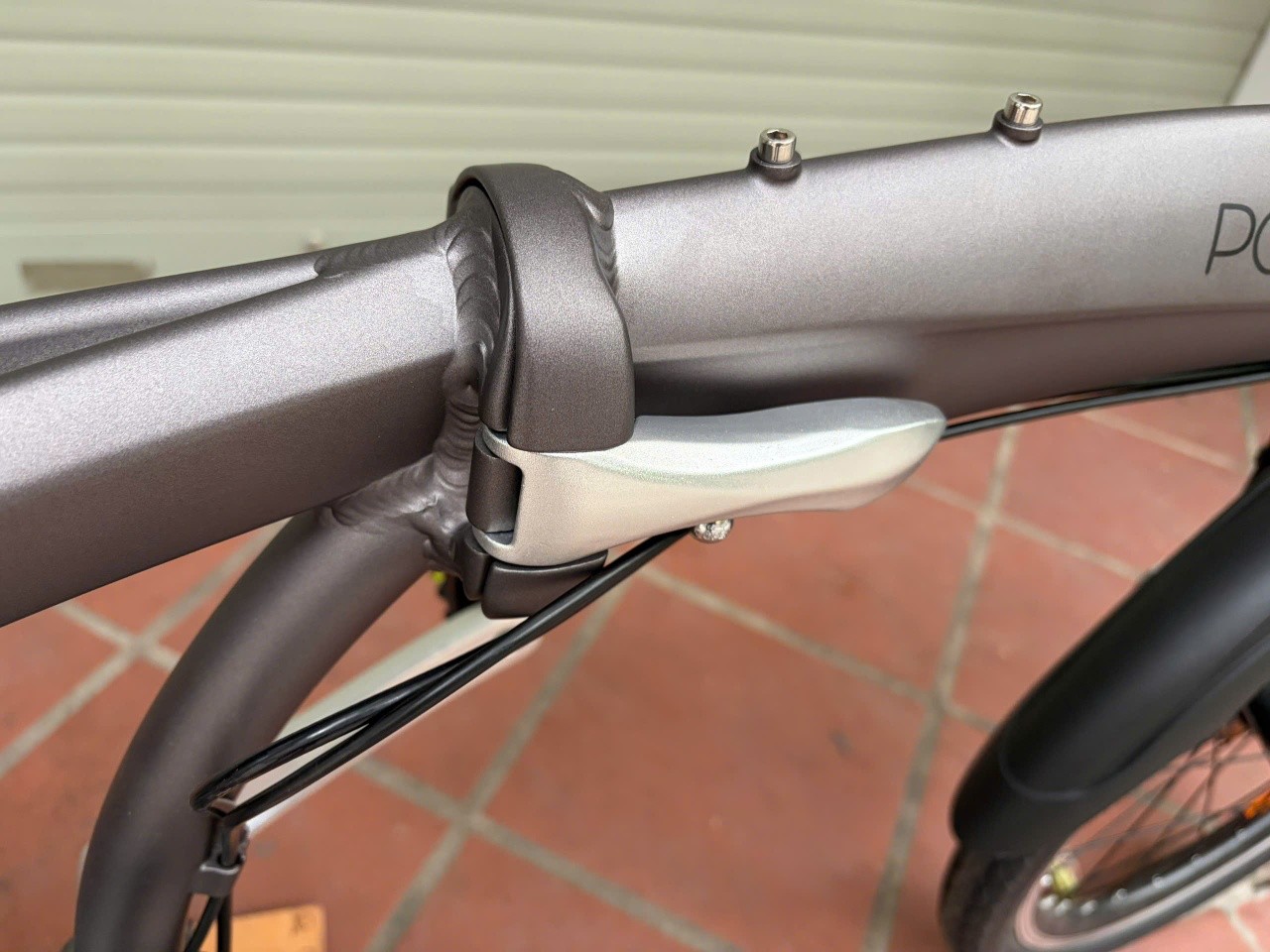 Các khớp gấp – gập gọn nhanh, tiện lợi đúng chất xe đô thị