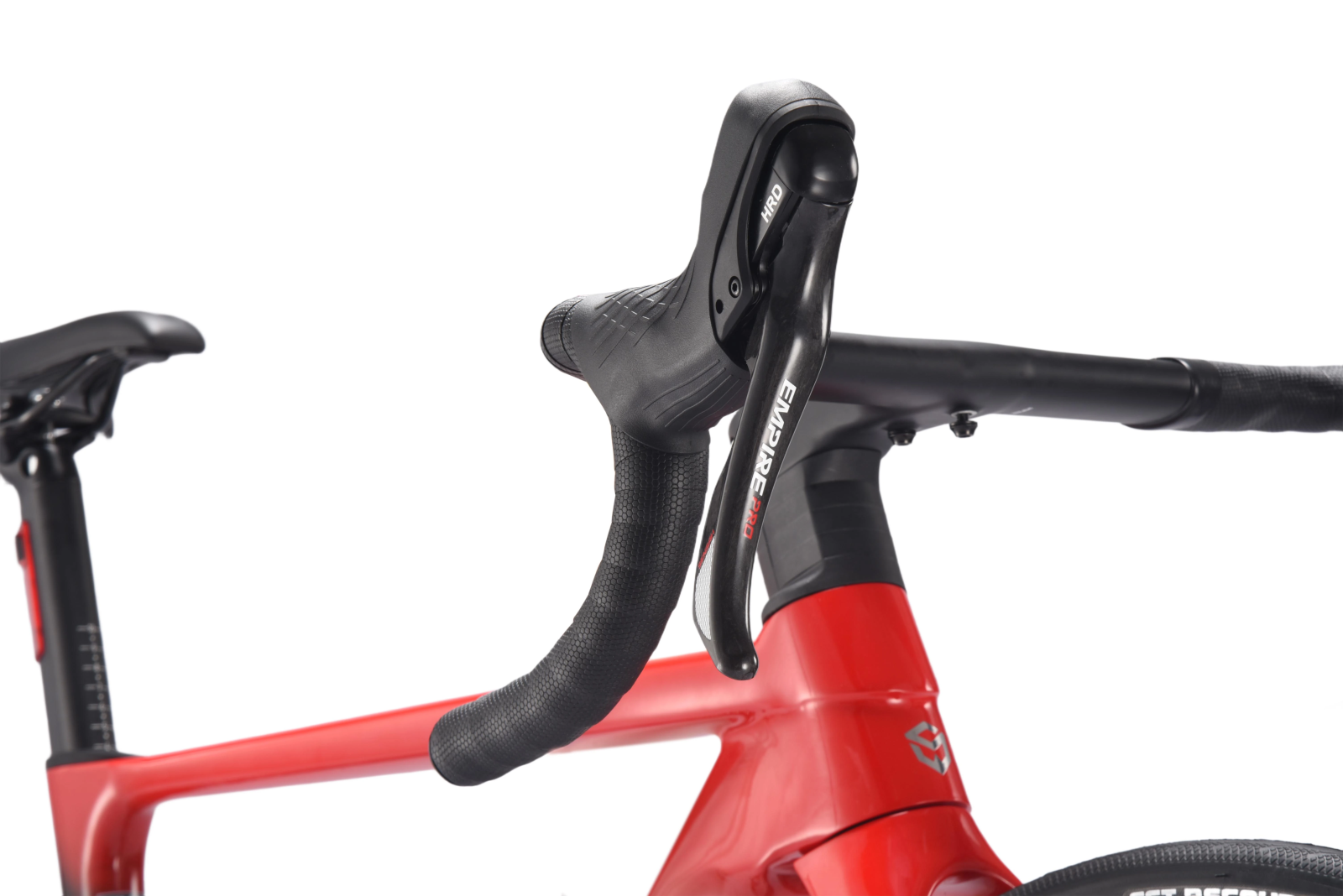 TAY ĐỀ SENSAH EMPIRE PRO CARBON – CHUYỂN SỐ NHANH, CẢM GIÁC THỂ THAO Bên cạnh bộ gạt Shimano 105 R7100 nổi tiếng, SAVA EX8 PRO