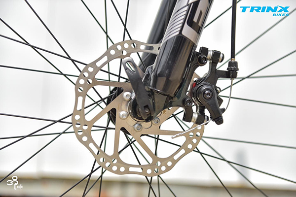 phanh đĩa cơ trước xe đạp địa hình thể thao Trinx M136 2022