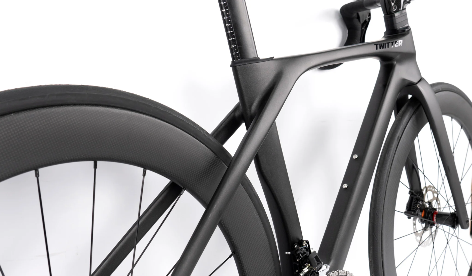 KHUNG CARBON NANO SIÊU NHẸ, THIẾT KẾ KHÍ ĐỘNG HỌC