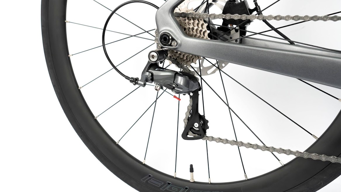 BỘ TRUYỀN ĐỘNG SHIMANO CLARIS R2000 – MƯỢT MÀ, BỀN BỈ VÀ DỄ SỬ DỤNG