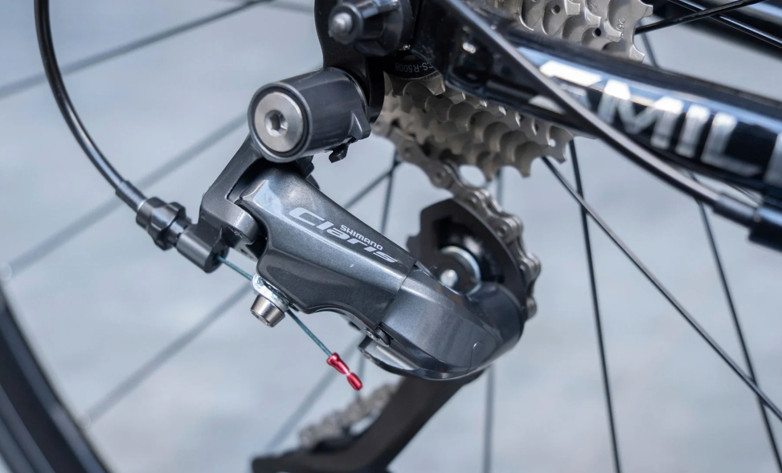 BỘ TRUYỀN ĐỘNG SHIMANO CLARIS R2000 – CHUYỂN SỐ MƯỢT MÀ, ỔN ĐỊNH