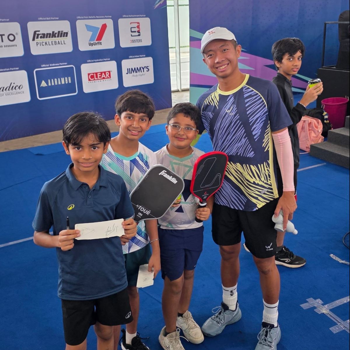 Hoạt động truyền thông và xã hội