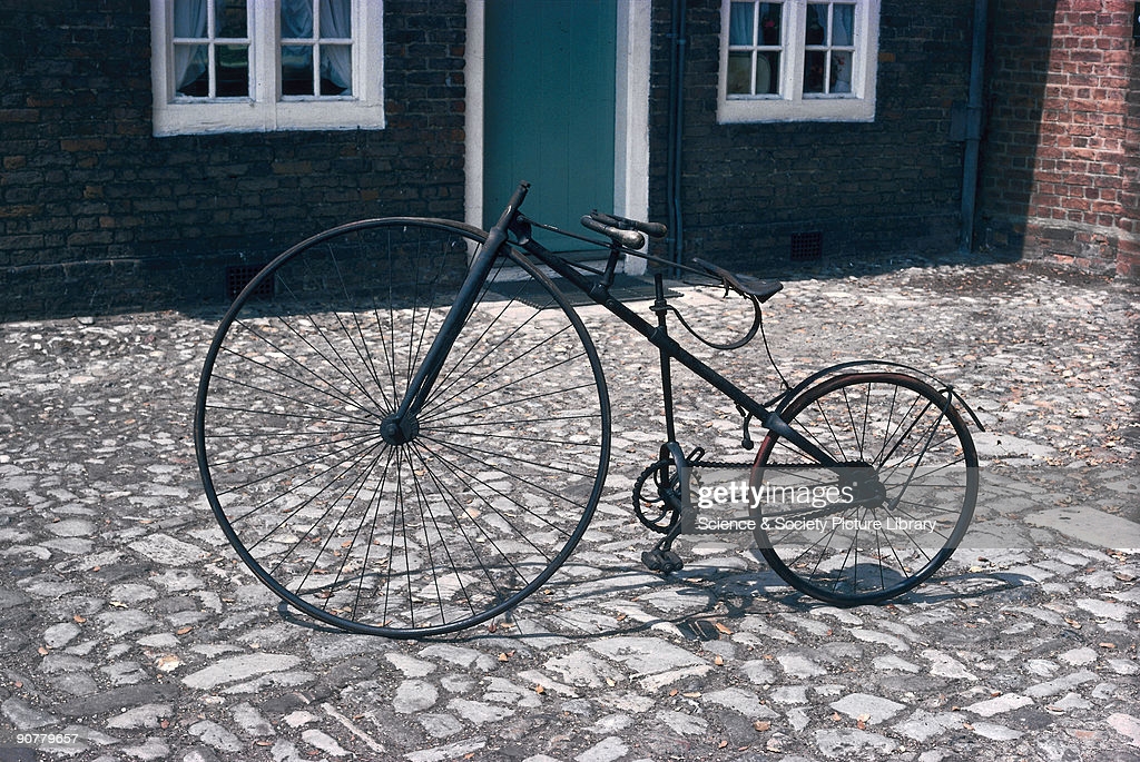 Hình ảnh xe đạp an toàn được chế tạo vào năm 1879 bởi Lawson