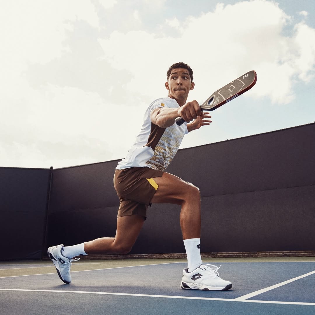 Nên chọn giày indoor hay outdoor cho pickleball?