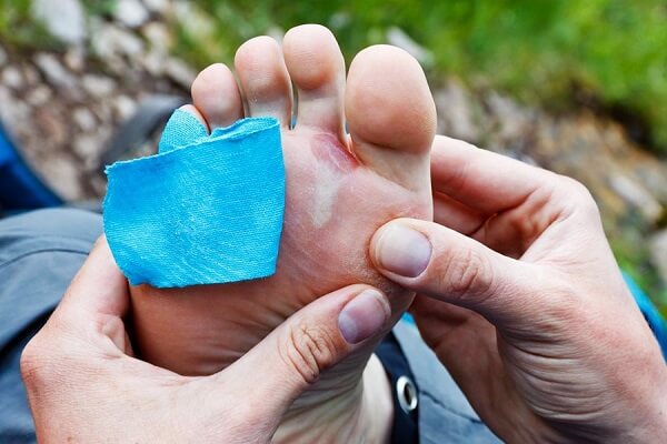 Dấu hiệu size quá nhỏ với người chân bè: