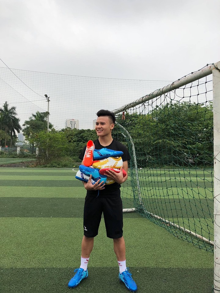 So sánh nhanh Top 5 mẫu giày đá bóng nam giá rẻ chất lượng nhất năm 2026