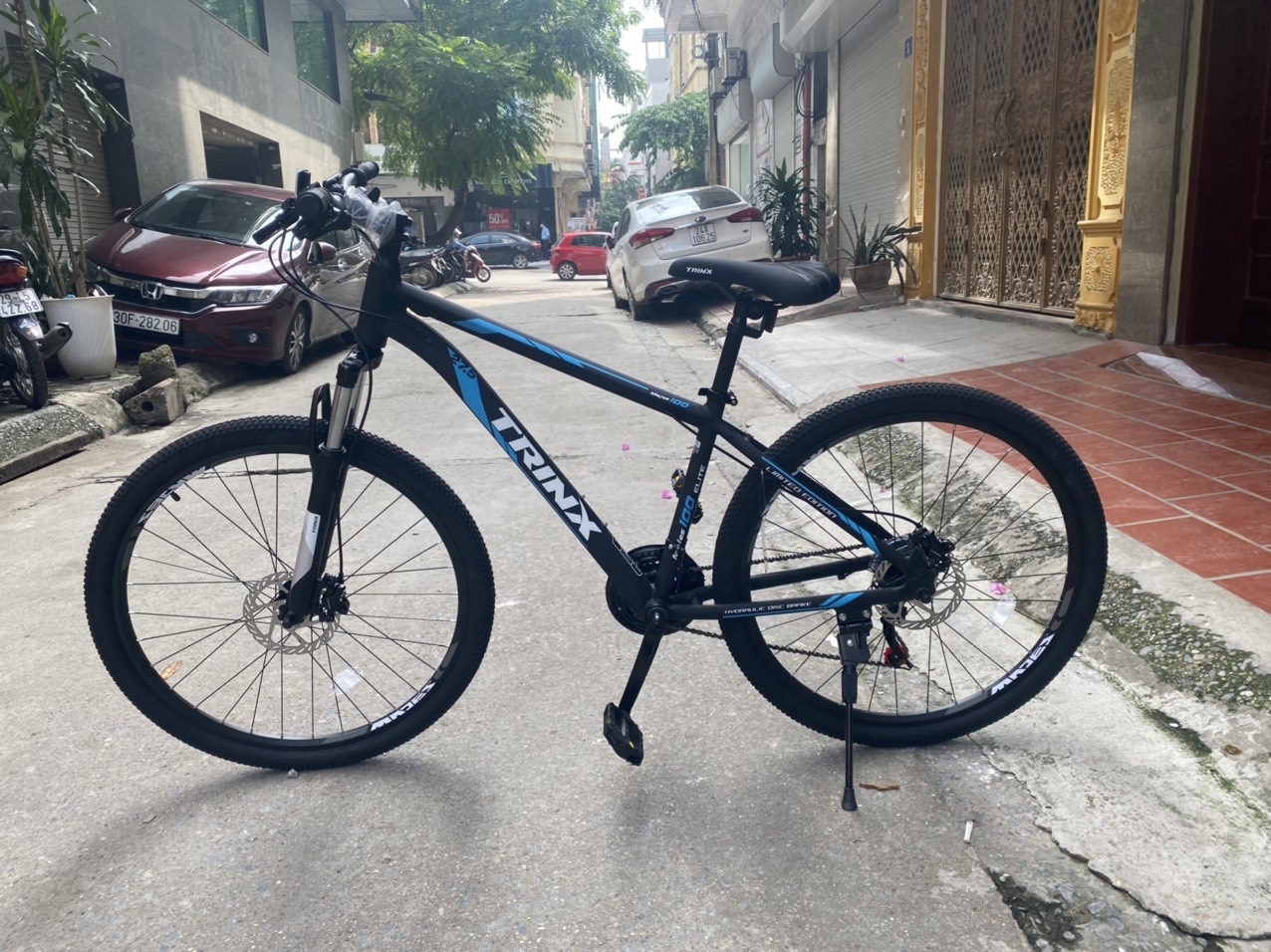 xe đạp địa hình Trinx M100 xanh dương