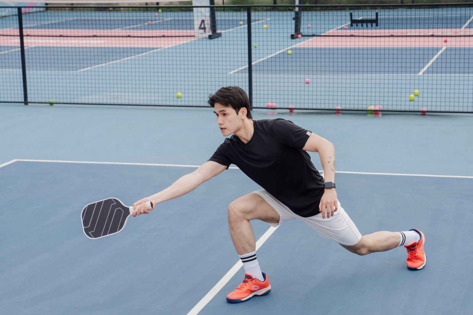 Trình độ trung cấp: Hỗ trợ cổ chân tốt, chất liệu thoáng khí, khả năng giảm chấn cao