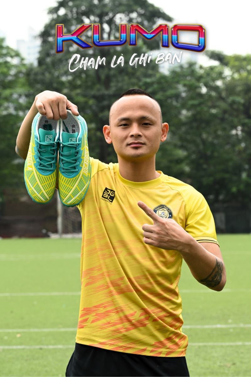 Trọng lượng – Yếu tố quyết định của giày đá bóng sân cỏ nhân tạo nhẹ nhất