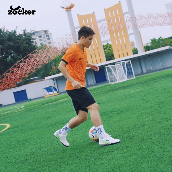 Ưu điểm của giày TF (Turf)